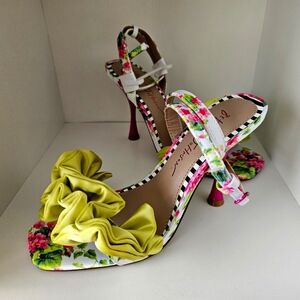 NIB Betsey Johnson Elmira heels